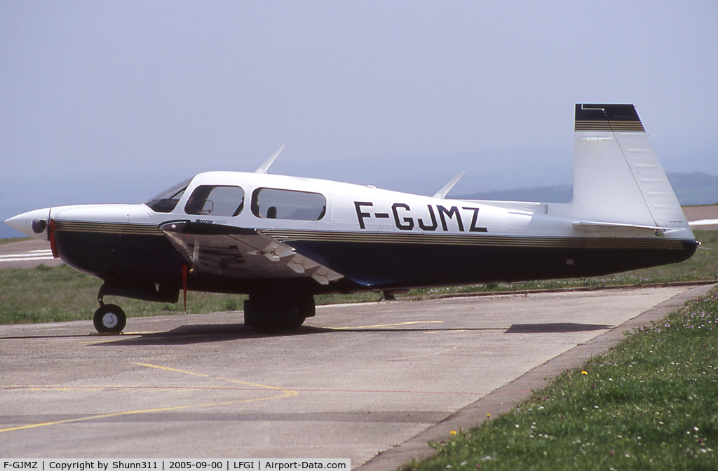F-GJMZ, Mooney M20J 201 C/N 24-3194, Parked at the airfield