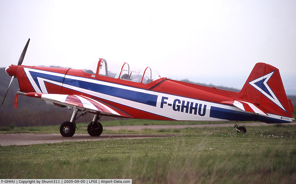 F-GHHU, Zlín Z-526 Trener Master C/N 1081, Parked at the airfield