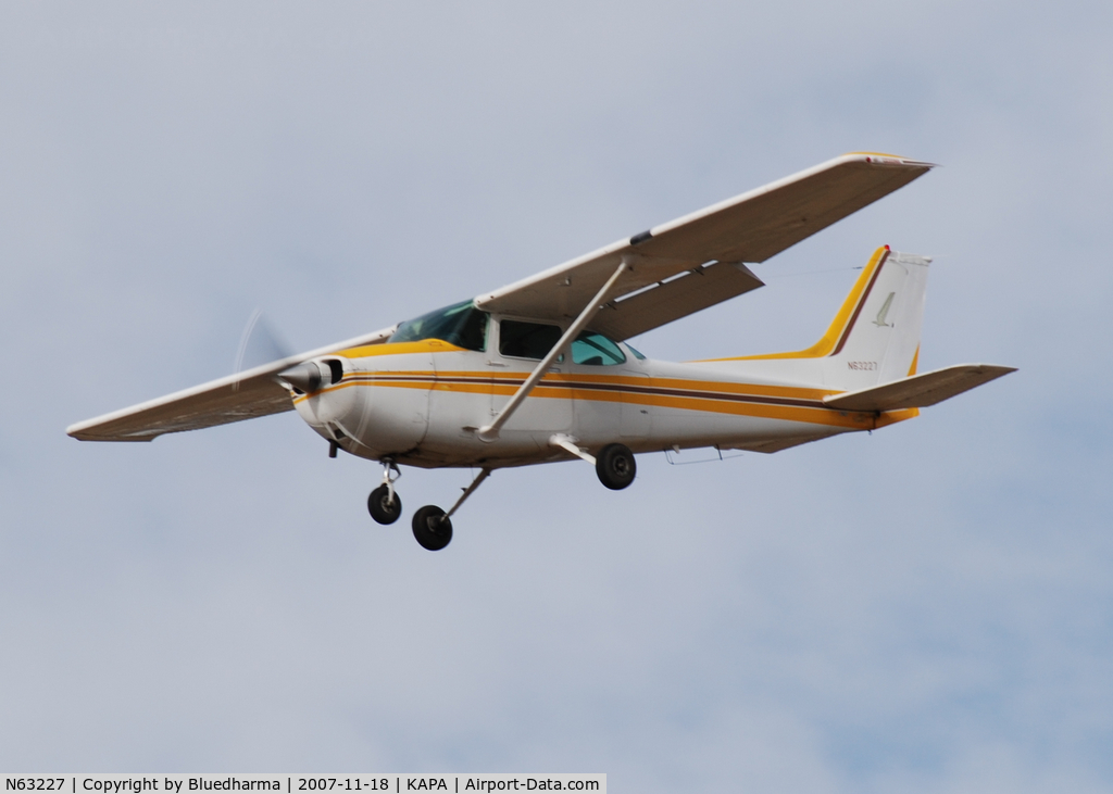 N63227, 1981 Cessna 172P C/N 17275408, Approach to 17L