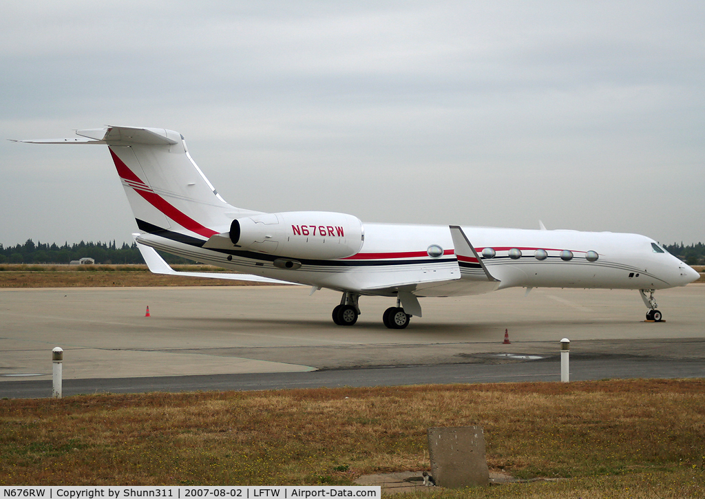 N676RW, 2006 Gulfstream Aerospace GV-SP (G550) C/N 5126, Parked at the terminal
