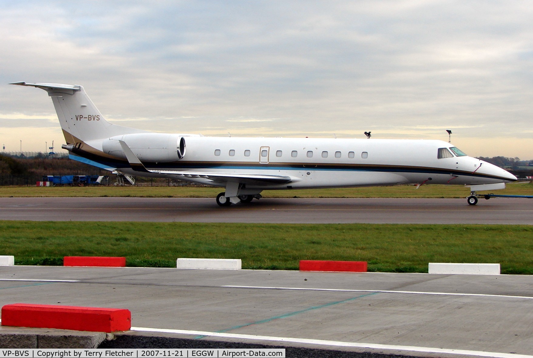 VP-BVS, 2006 Embraer EMB-135BJ Legacy 600 C/N 14500979, Legacy being pulled onto Harrod's ramp at Luton