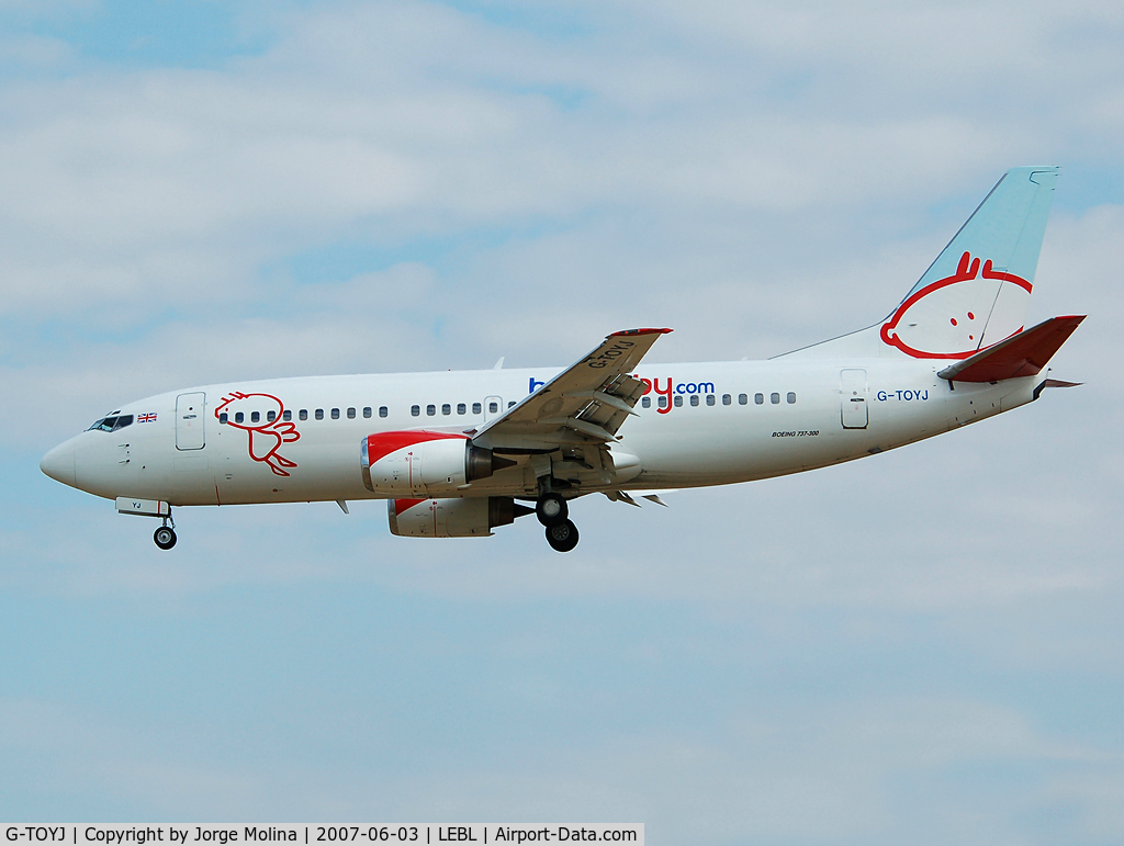 G-TOYJ, 1996 Boeing 737-36M C/N 28332, Clear to land RWY 25R.