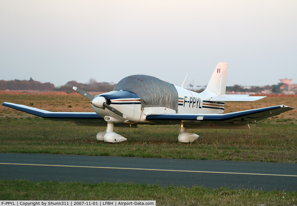 F-PPYL, Luciani PL-160 C/N 01, Parked in the grass...