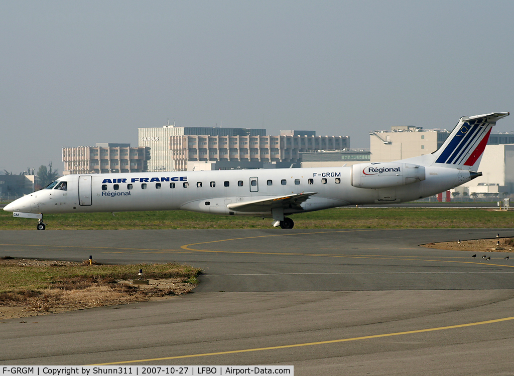 F-GRGM, 2001 Embraer EMB-145EU (ERJ-145EU) C/N 145418, Taxiing holding point rwy 32R for departure