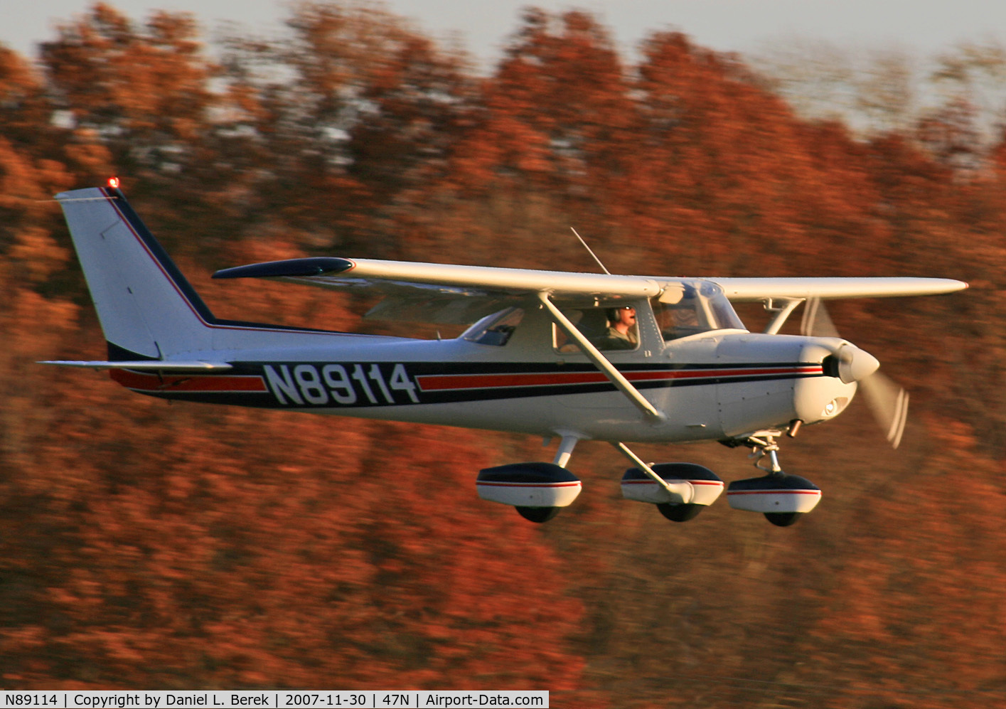 N89114, 1978 Cessna 152 C/N 15282638, A nice Cessna 152 gently coasts in on an autumn evening.