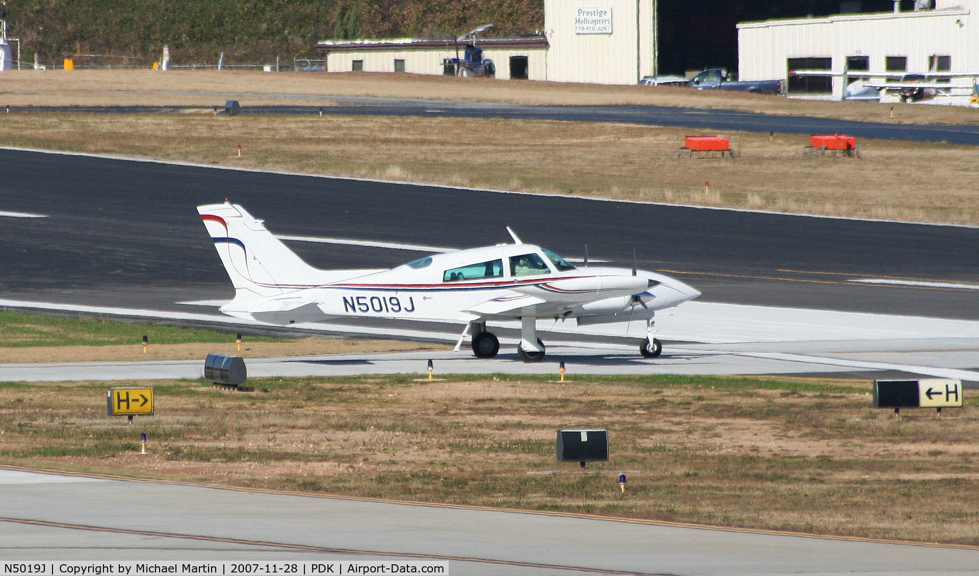 N5019J, 1974 Cessna 310R C/N 310R0139, Taxing to Runway 20L
