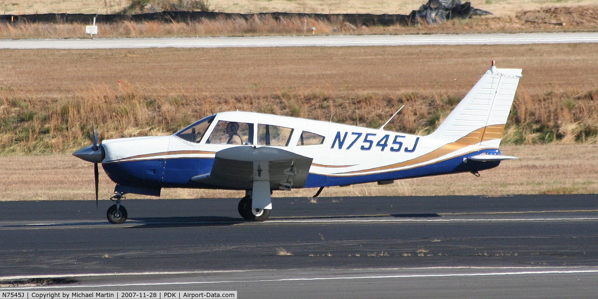 N7545J, 1968 Piper PA-28R-180 Cherokee Arrow C/N 28R-30918, Taxing back from flight