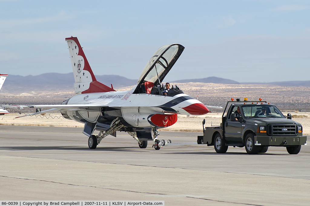 86-0039, 1986 General Dynamics F-16D Fighting Falcon C/N 5D-43, United States - US Air Force (USAF) - General Dynamics F-16D Fighting Falcon - Thunderbird No. 8