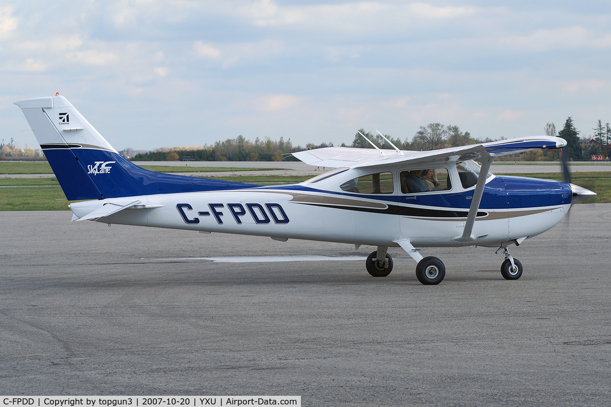 C-FPDD, 2004 Cessna T182T Turbo Skylane C/N T18208330, Getting ready for departure.