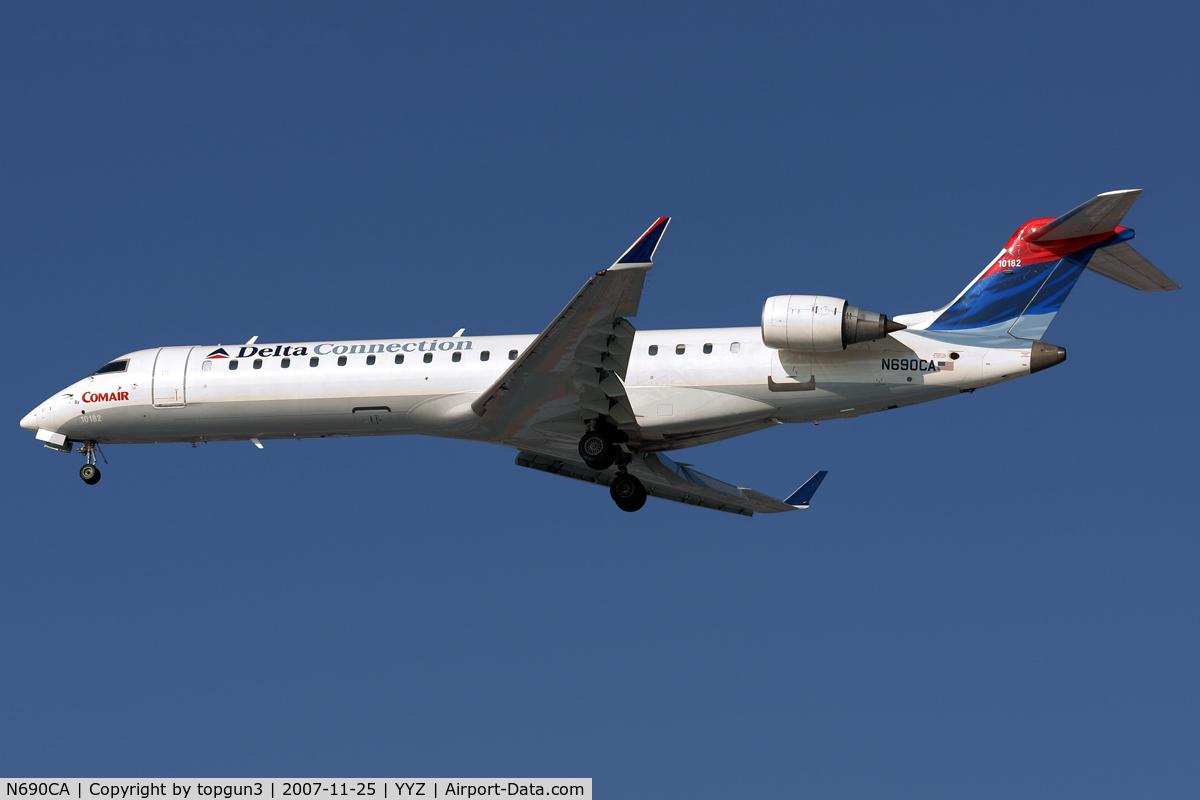 N690CA, 2004 Bombardier CRJ-700 (CL-600-2C10) Regional Jet C/N 10182, short final for 24R.