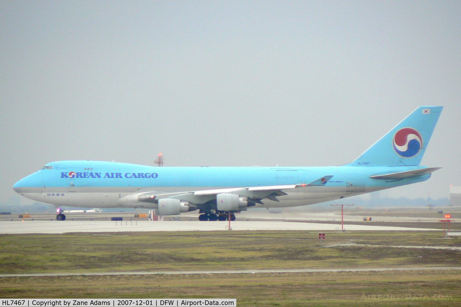 HL7467, 2001 Boeing 747-4B5F/SCD C/N 27073, Korean Air Cargo departing 18L