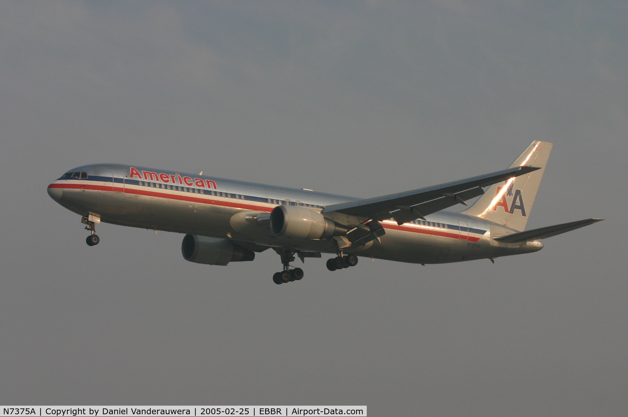 N7375A, 1992 Boeing 767-323 C/N 25202, arrival of flight AA172 to rwy 25L