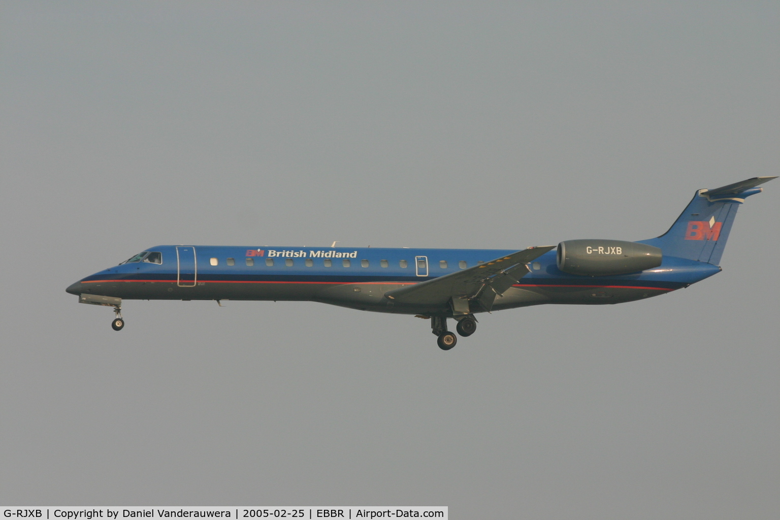 G-RJXB, 1999 Embraer EMB-145EP (ERJ-145EP) C/N 145142, arrival of flight BD233 to rwy 25L