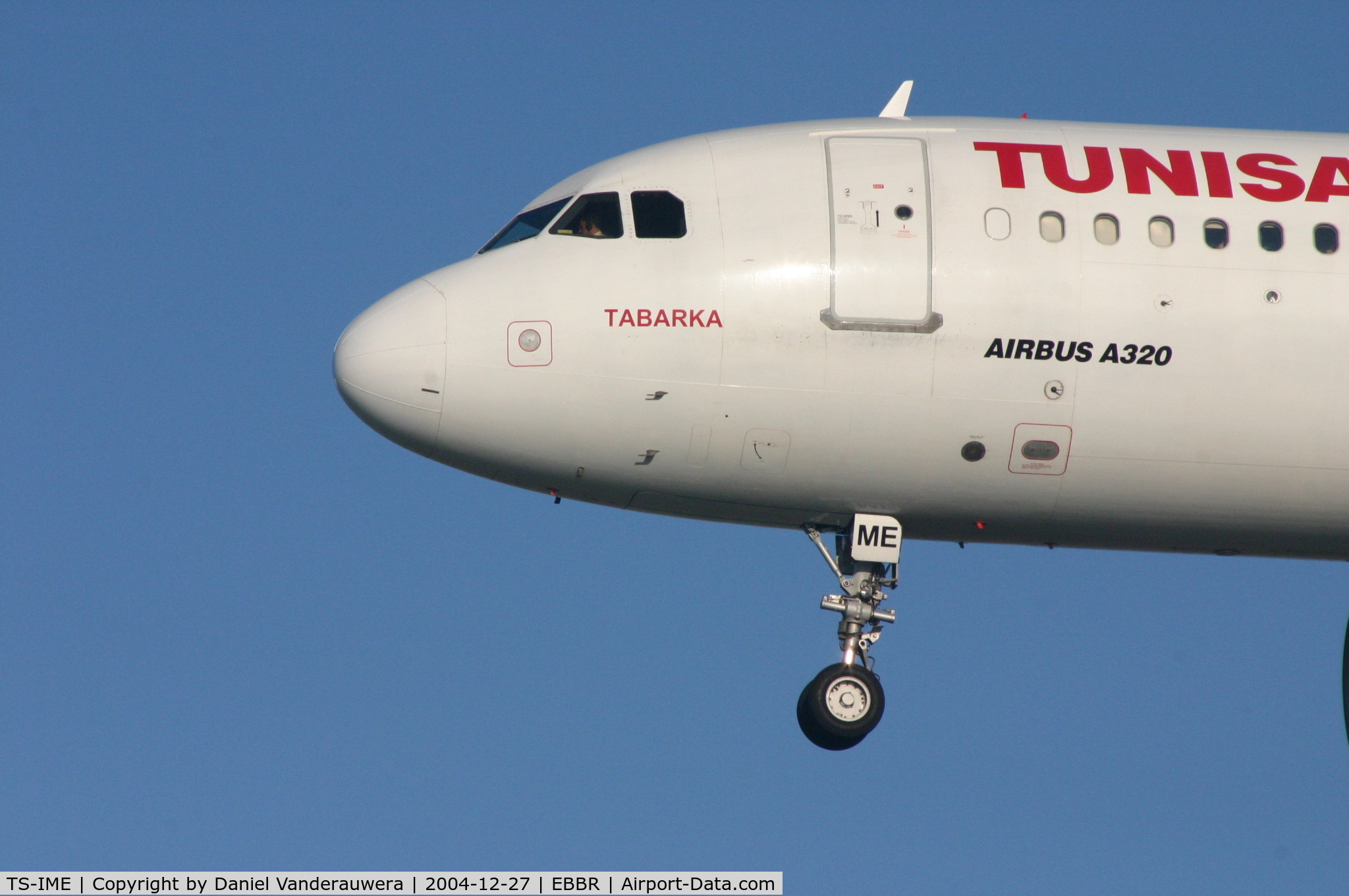 TS-IME, 1990 Airbus A320-211 C/N 123, arrival of flight TU788 to rwy 25L