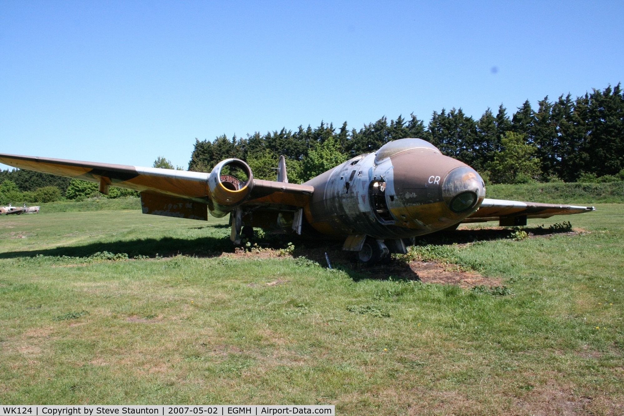 WK124, 1954 English Electric Canberra TT.18 C/N R3/EA3/6638, Taken at Manston May 2007