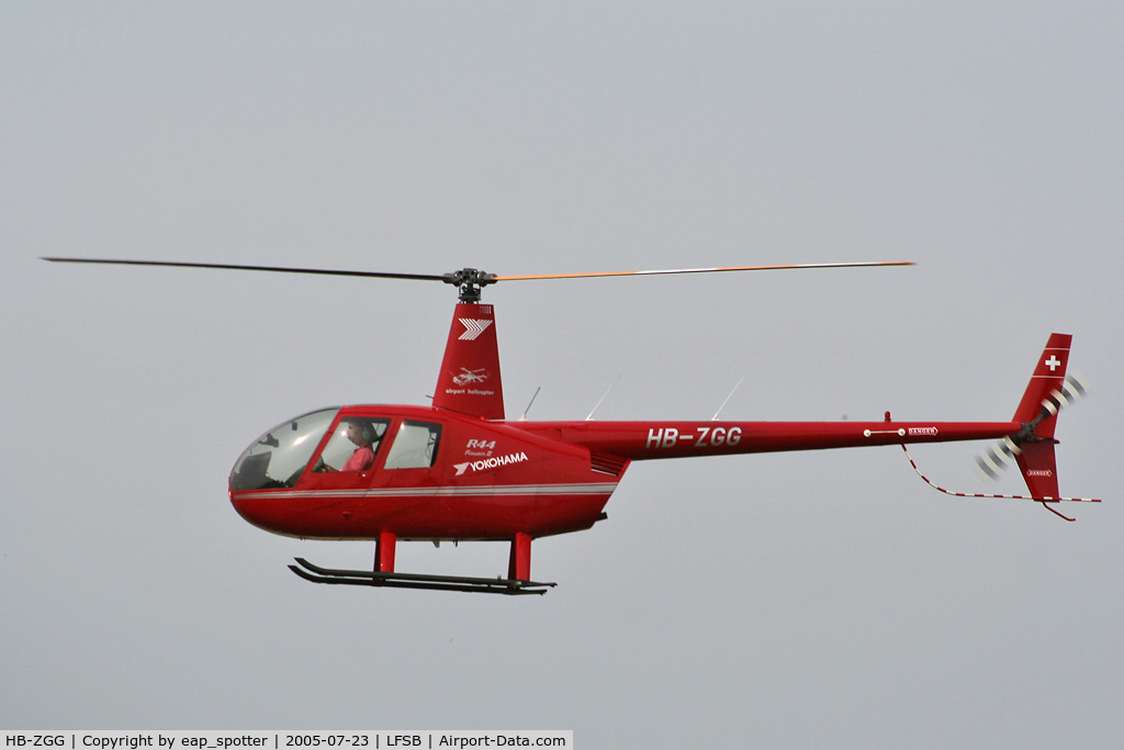 HB-ZGG, 2004 Robinson R44 II C/N 10587, oveflying rwy 16