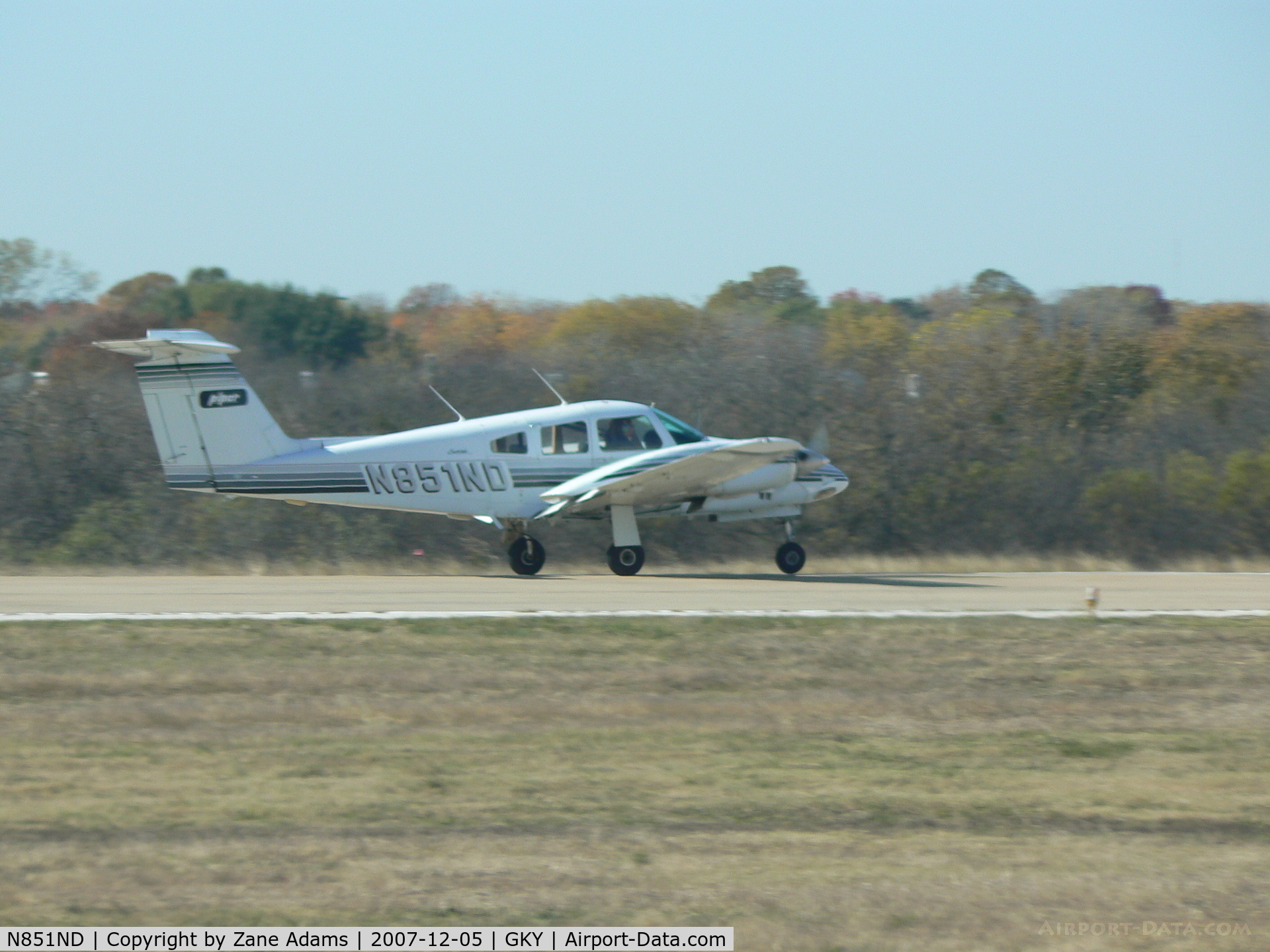 N851ND, 1989 Piper PA-44-180 Seminole C/N 4495005, Takeoff from Arlington Municipal