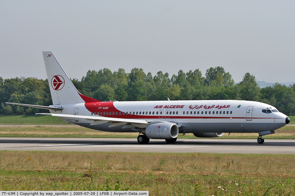 7T-VJM, 2000 Boeing 737-8D6 C/N 30205, departing on rwy 16