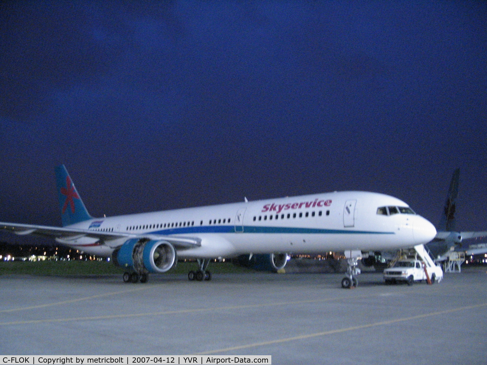 C-FLOK, 1991 Boeing 757-236 C/N 25054, overnighting in YVR,Apr.2007