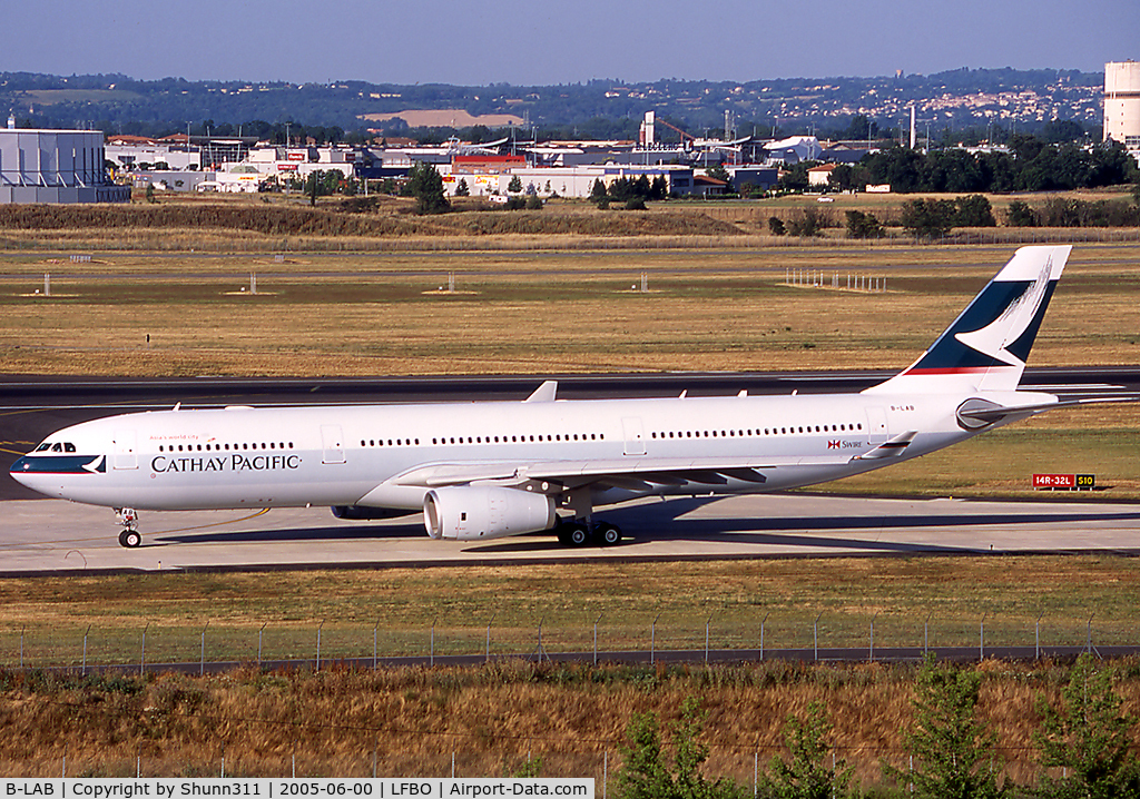 B-LAB, 2005 Airbus A330-343 C/N 673, Lining up rwy 14R for delivery flight