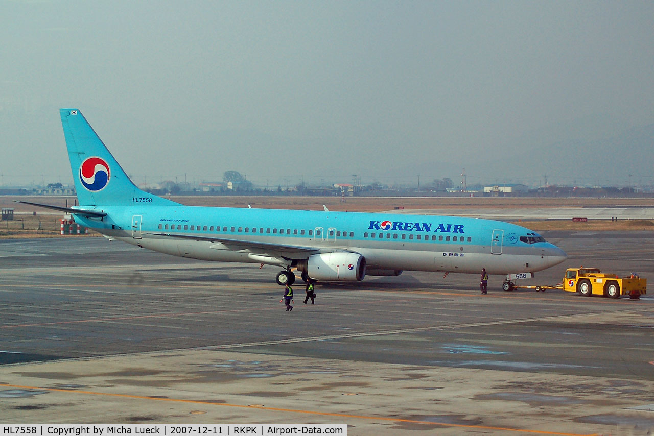 HL7558, 2000 Boeing 737-86N C/N 28625, Push-back