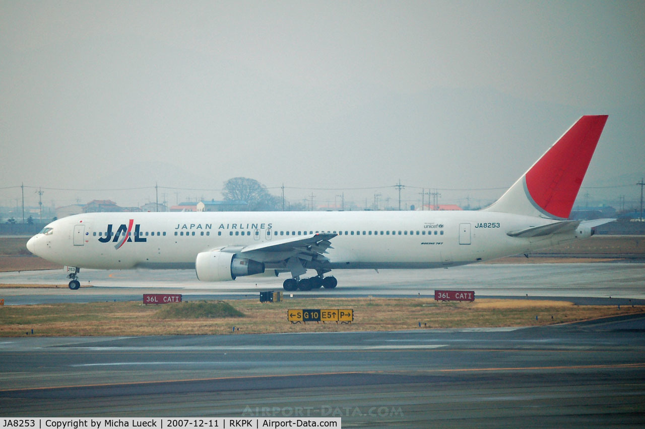 JA8253, 1987 Boeing 767-346 C/N 23645, Taxiing to the runway