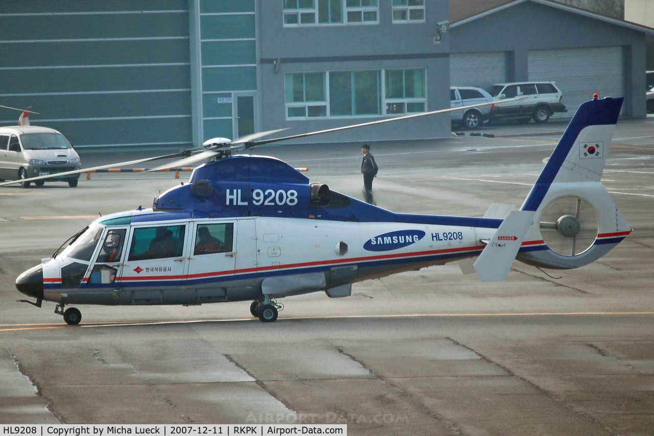 HL9208, Aérospatiale AS-365N-2 Dauphin C/N 6473, Taxiing to the parking position