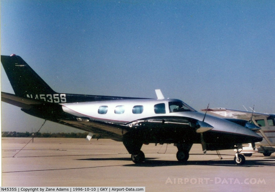 N4535S, 1976 Beech B-60 Duke C/N P-384, At Arlington Municipal