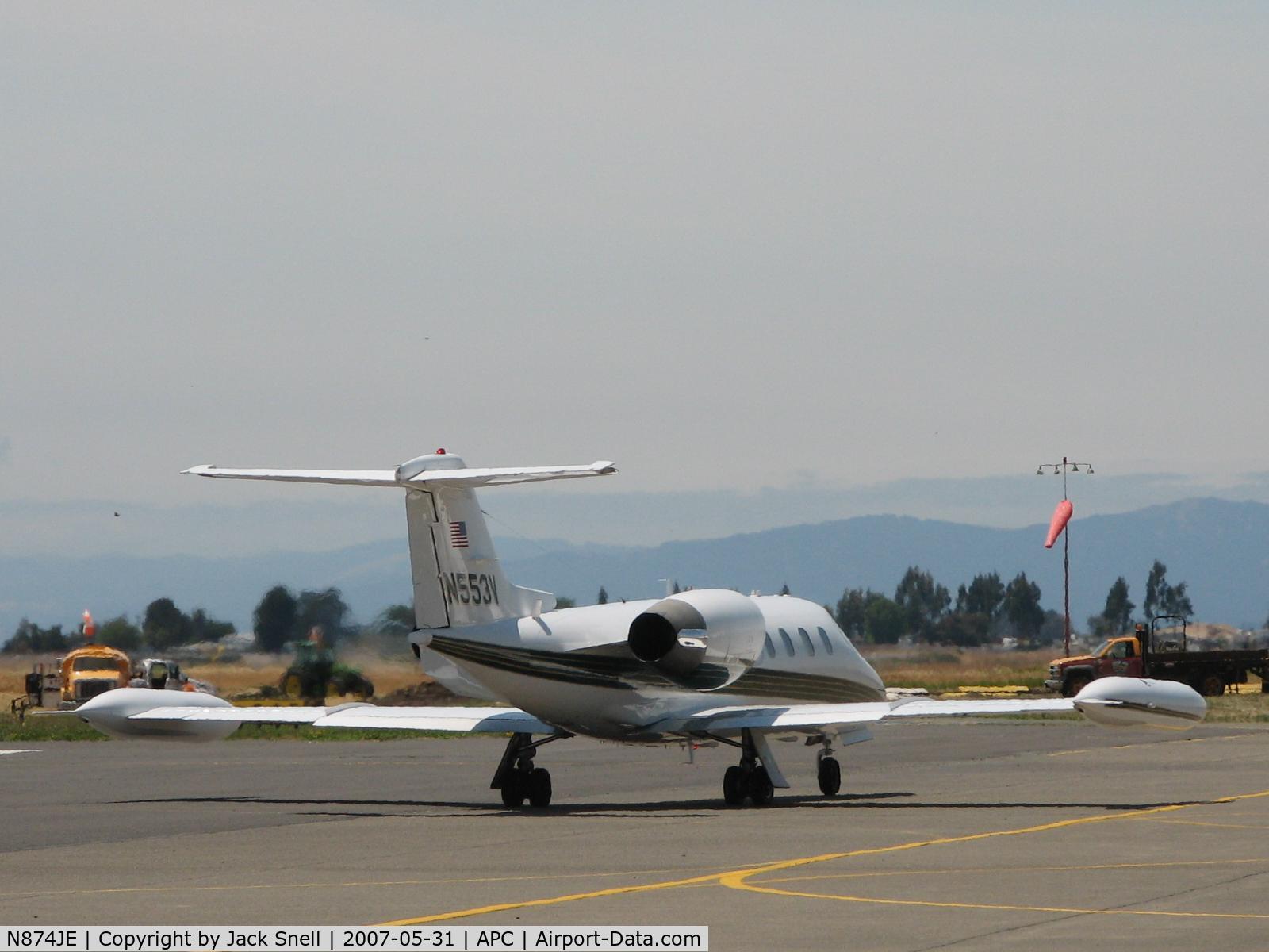 N874JE, Raytheon Aircraft Company 58 C/N TH-2045, Taken at the Nspa Cpunty Airport, Napa, CA.