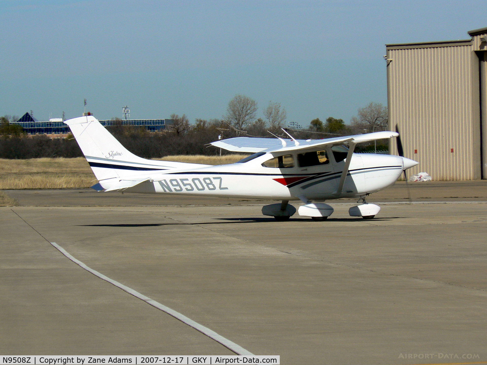 N9508Z, 1998 Cessna 182S Skylane C/N 18280222, At Arlington Municipal