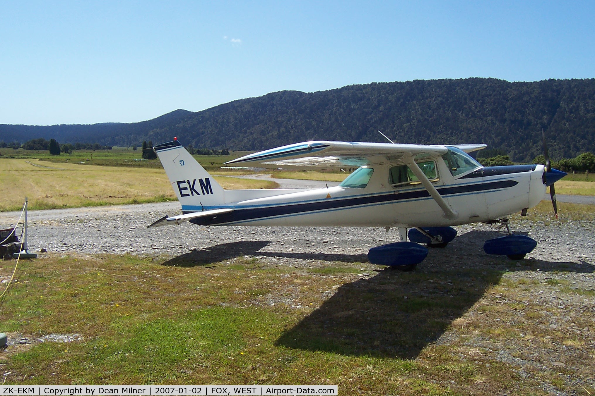 ZK-EKM, Cessna 152 C/N 15280954, on the way back to Motueka, stop over at Fox for lunch