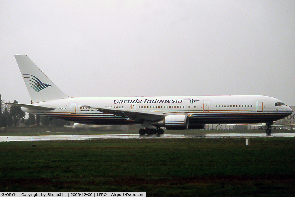 G-OBYH, 1999 Boeing 767-304/ER C/N 28883, Ready to take off rwy 32R with special Garuda Indonesian titles for Hadj 2003