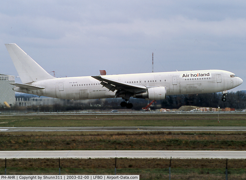 PH-AHR, 1993 Boeing 767-328/ER C/N 27136, Landing rwy 14R