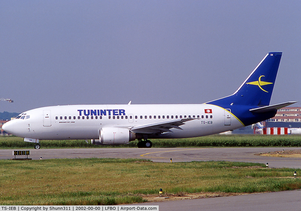 TS-IEB, 1991 Boeing 737-3Y0 C/N 24905, Taxiing holding point rwy 32R for departure