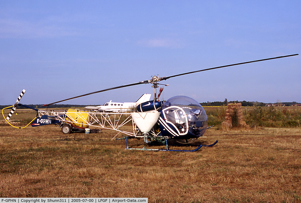 F-GFHN, Bell 47G-2 C/N 1489, Parked in the grass at the airfield
