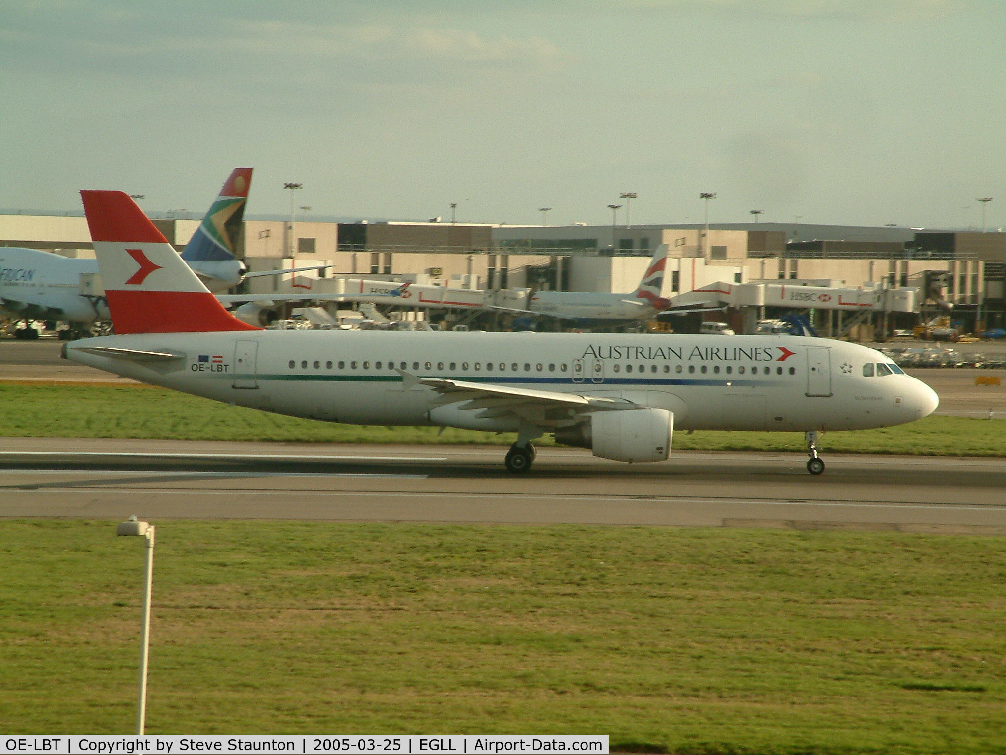 OE-LBT, 2000 Airbus A320-214 C/N 1387, Taken at Heathrow Airport March 2005