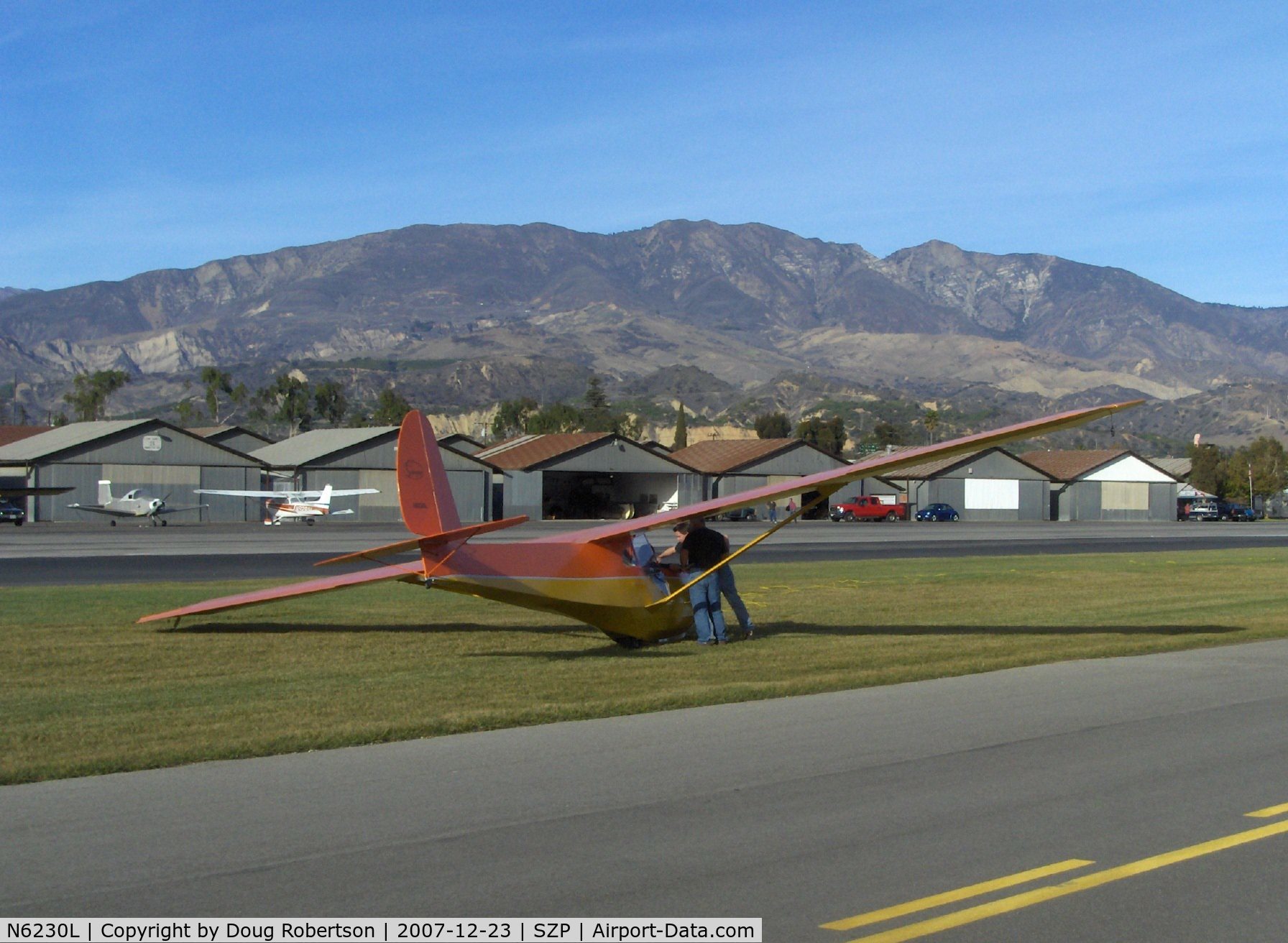 N6230L, 1964 Schweizer SGU 2-22E C/N 182, 1964 Schweizer SGU 2-22E Glider, awaiting tow on Rwy 04R grass
