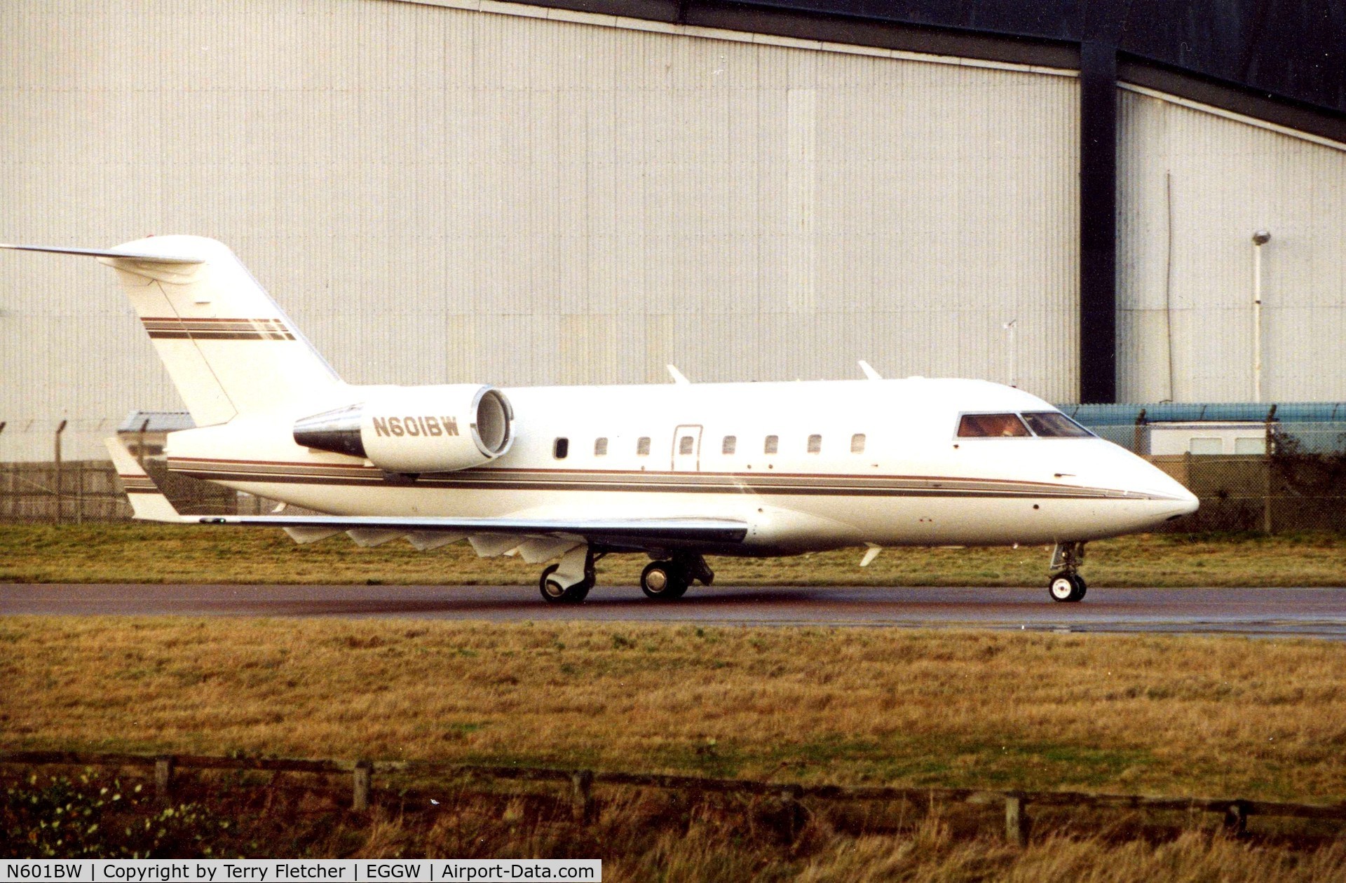 N601BW, 1994 Canadair Challenger 601-3R (CL-600-2B16) C/N 5150, Challenger 601 at Luton