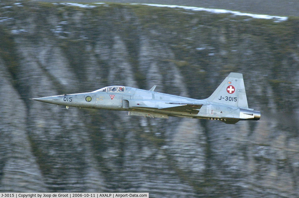 J-3015, Northrop F-5E Tiger II C/N L.1015, Low level throug the Alp valleys is the best way to take aircraft pictures.