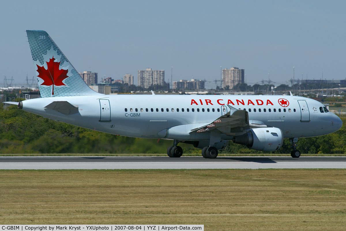 C-GBIM, 1998 Airbus A319-114 C/N 840, Taking off from RWY33L.