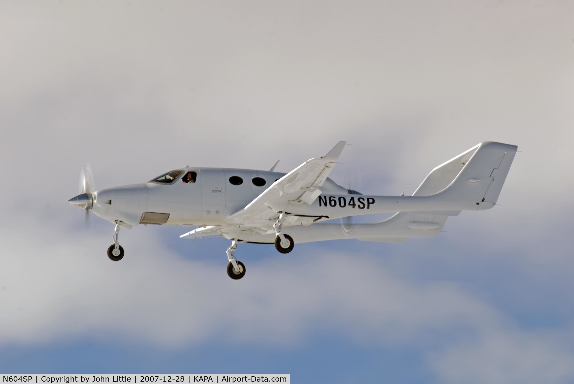 N604SP, Adam Aircraft A500 C/N 0013, Approach to 17L