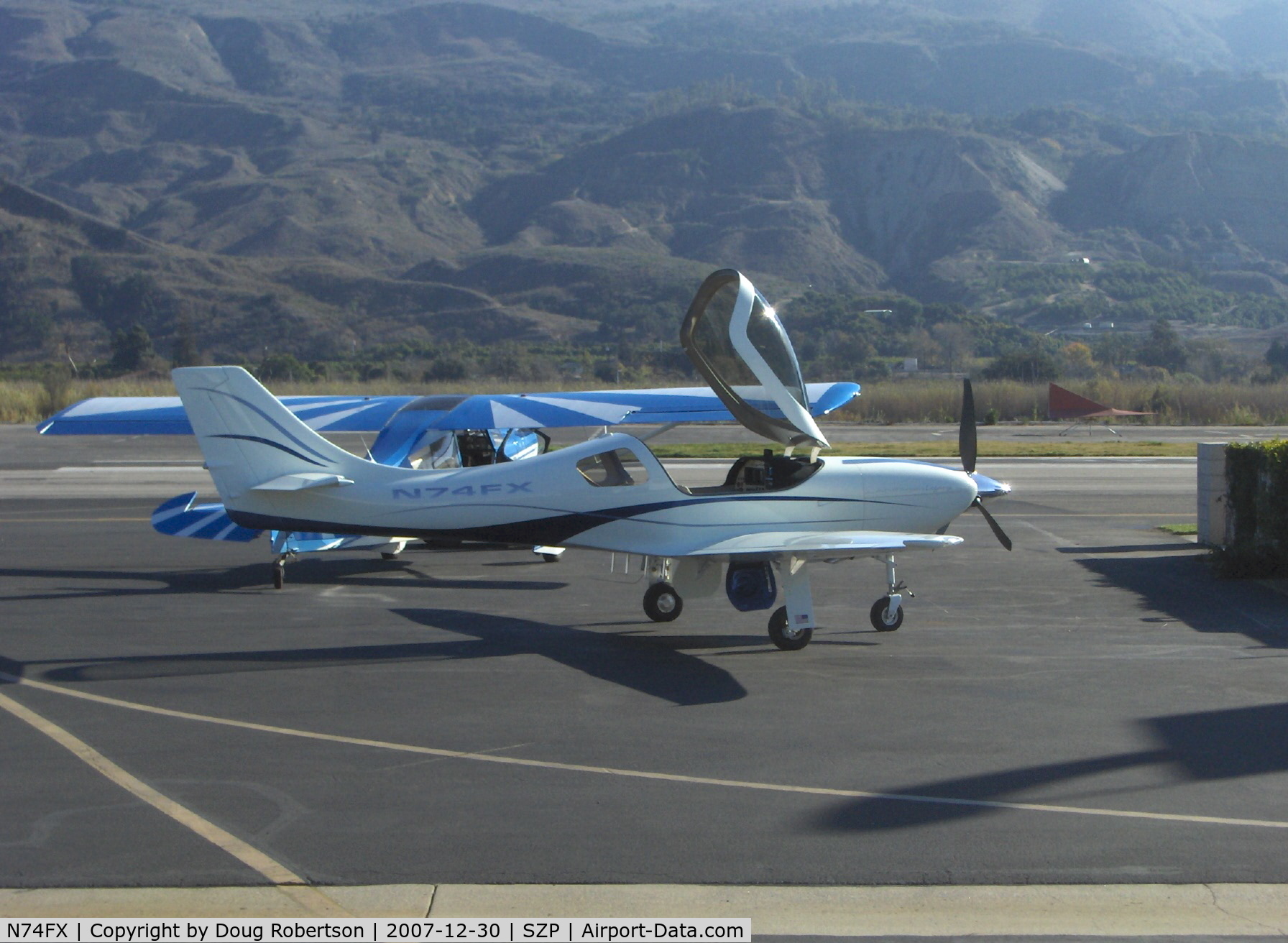 N74FX, 2007 Lancair Legacy C/N L2K-283, 2007 Larson LANCAIR LEGACY, Continental IO-550 300 Hp, refueling