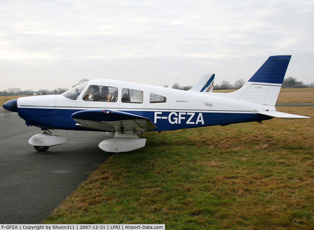 F-GFZA, Piper PA-28-181 Archer II C/N 28-8390074, Ready for a new light flight