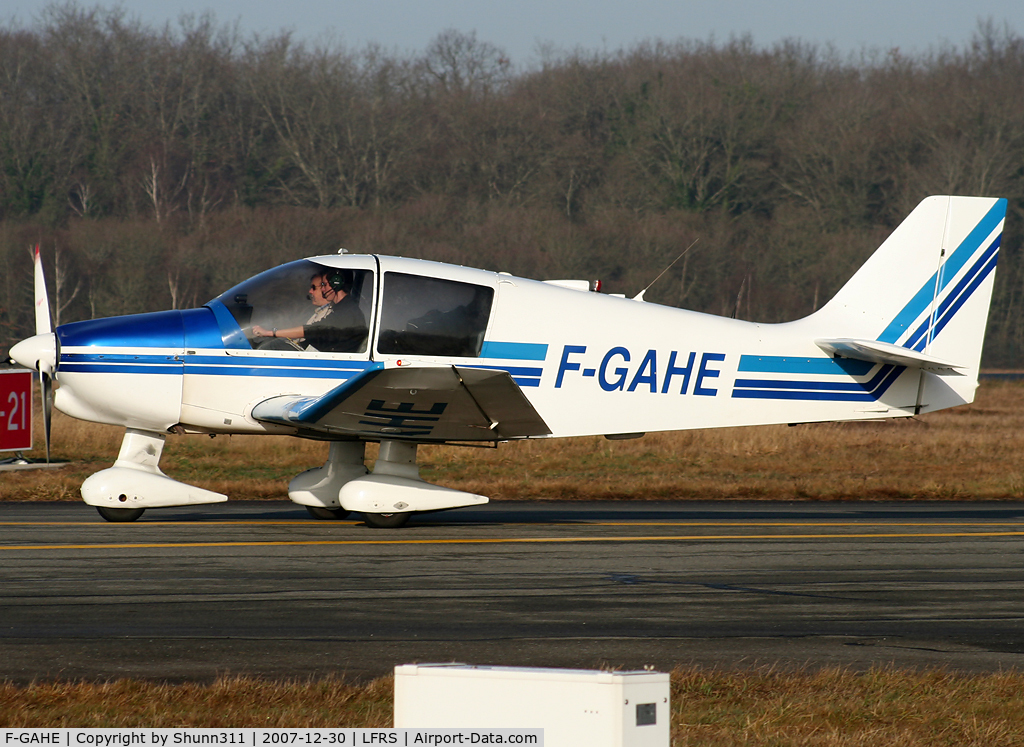 F-GAHE, Robin DR-400-108  Dauphin 2+2 C/N 1174, Rolling for a new light flight