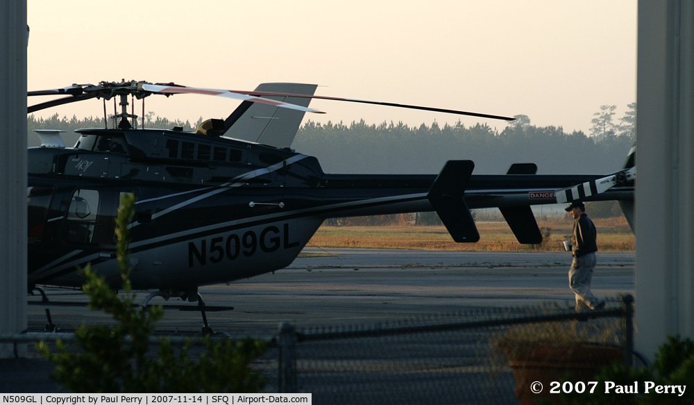 N509GL, Bell 407 C/N 53156, Prepping for a flight, as the crew assembles