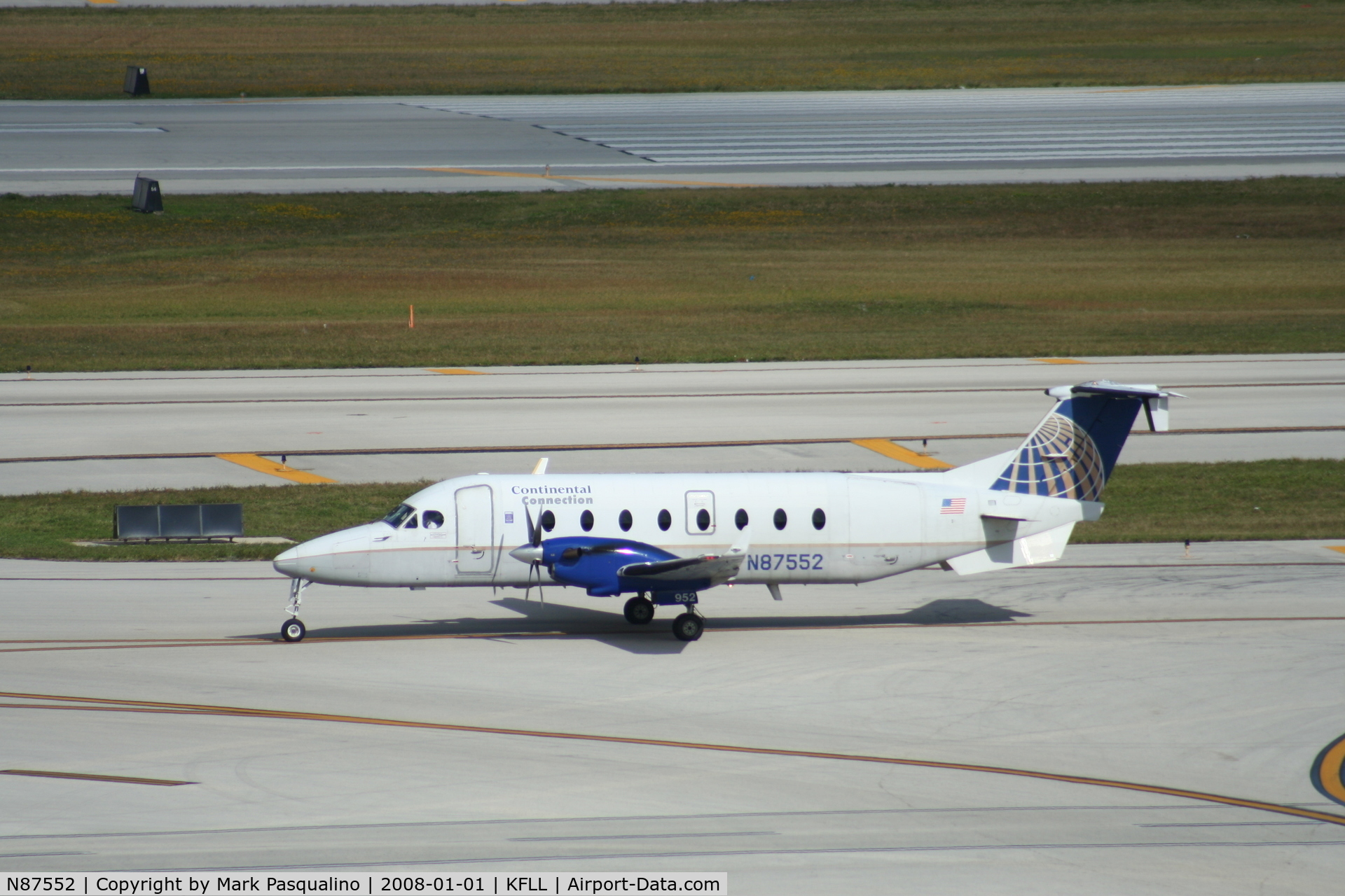 N87552, 1996 Raytheon Aircraft Company 1900D C/N UE-216, Beech 1900D