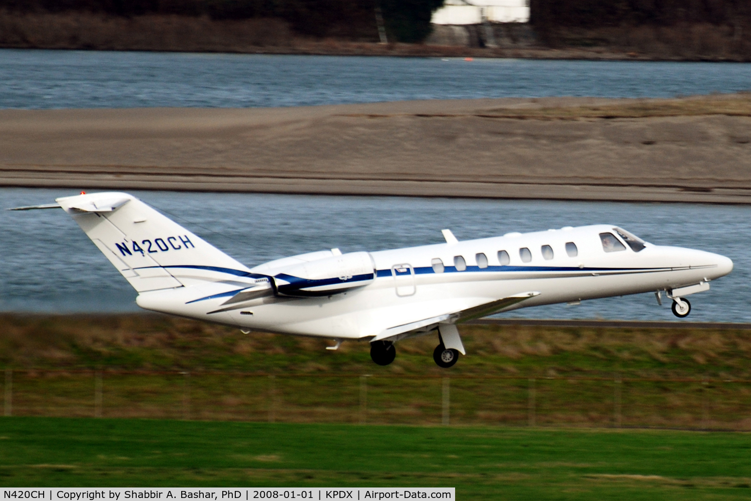 N420CH, 2007 Cessna 525B CitationJet Cj3 C/N 525B0151, Just after take off.  Parts of the Columbia river are seen in the background