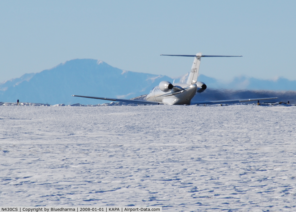 N430CS, 2007 Cessna 525B C/N 525B0185, Takeoff on 17L with Pikes Peak in the background.