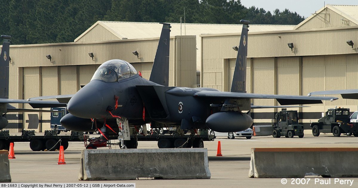88-1683, 1988 McDonnell Douglas F-15E Strike Eagle C/N 1092/E067, Cheif's bird, sporting nothing but two 600gal tanks and the Nav pod