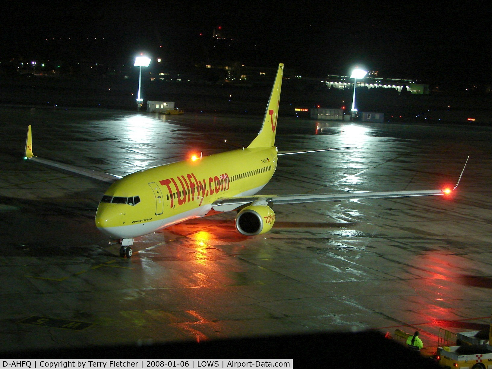 D-AHFQ, 2000 Boeing 737-8K5 C/N 27992, TUIfly's B737 de-iced and ready to taxi out from Salzburg